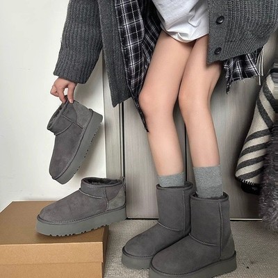 灰色厚底中筒雪地靴女羊皮毛一体
