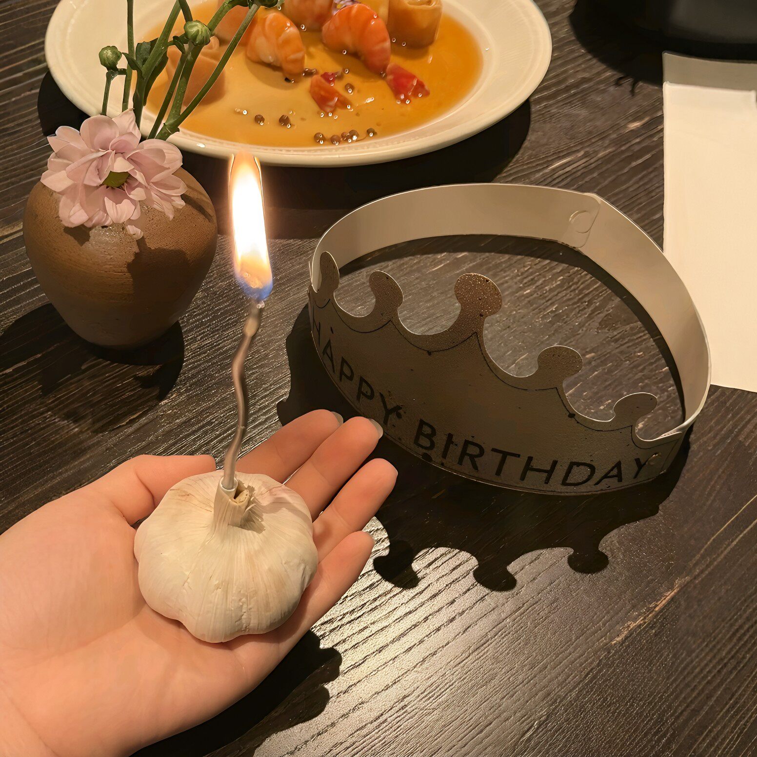 手握胜蒜!搞怪大蒜生日蜡烛创意胜蒜蛋糕网红氛围感生日拍照装饰