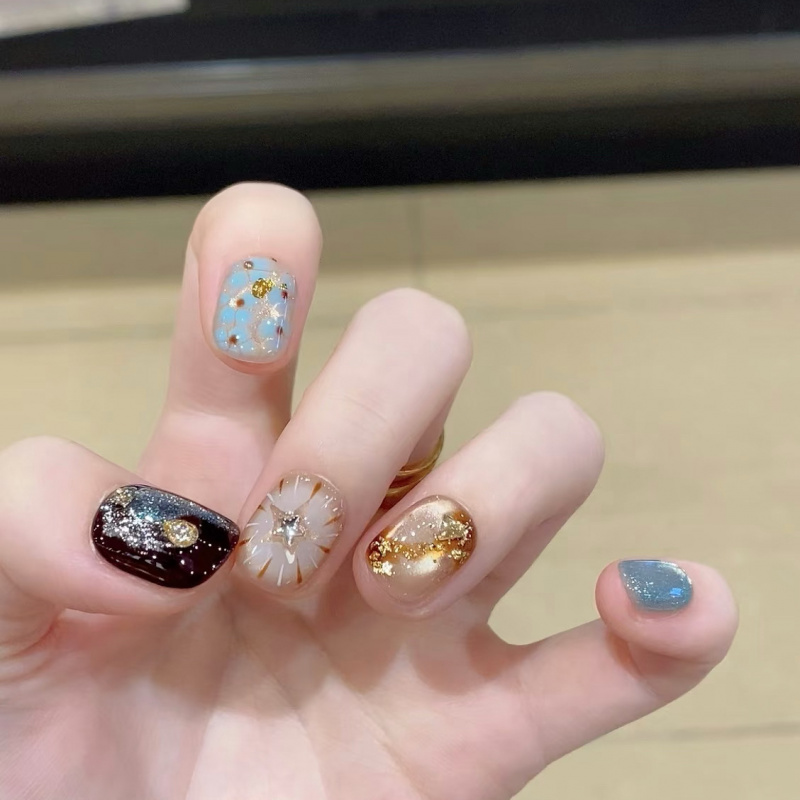 琥珀星钻复古撞色美甲