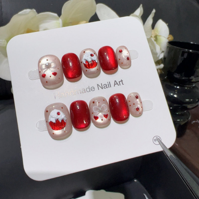 【草莓蛋糕】新年红色猫眼显白可爱捏捏蛋糕圣诞节日纯手工穿戴甲,彩妆/香水/美妆工具,穿戴甲/甲片,淘宝优惠券,粉丝福利购,淘宝优惠卷