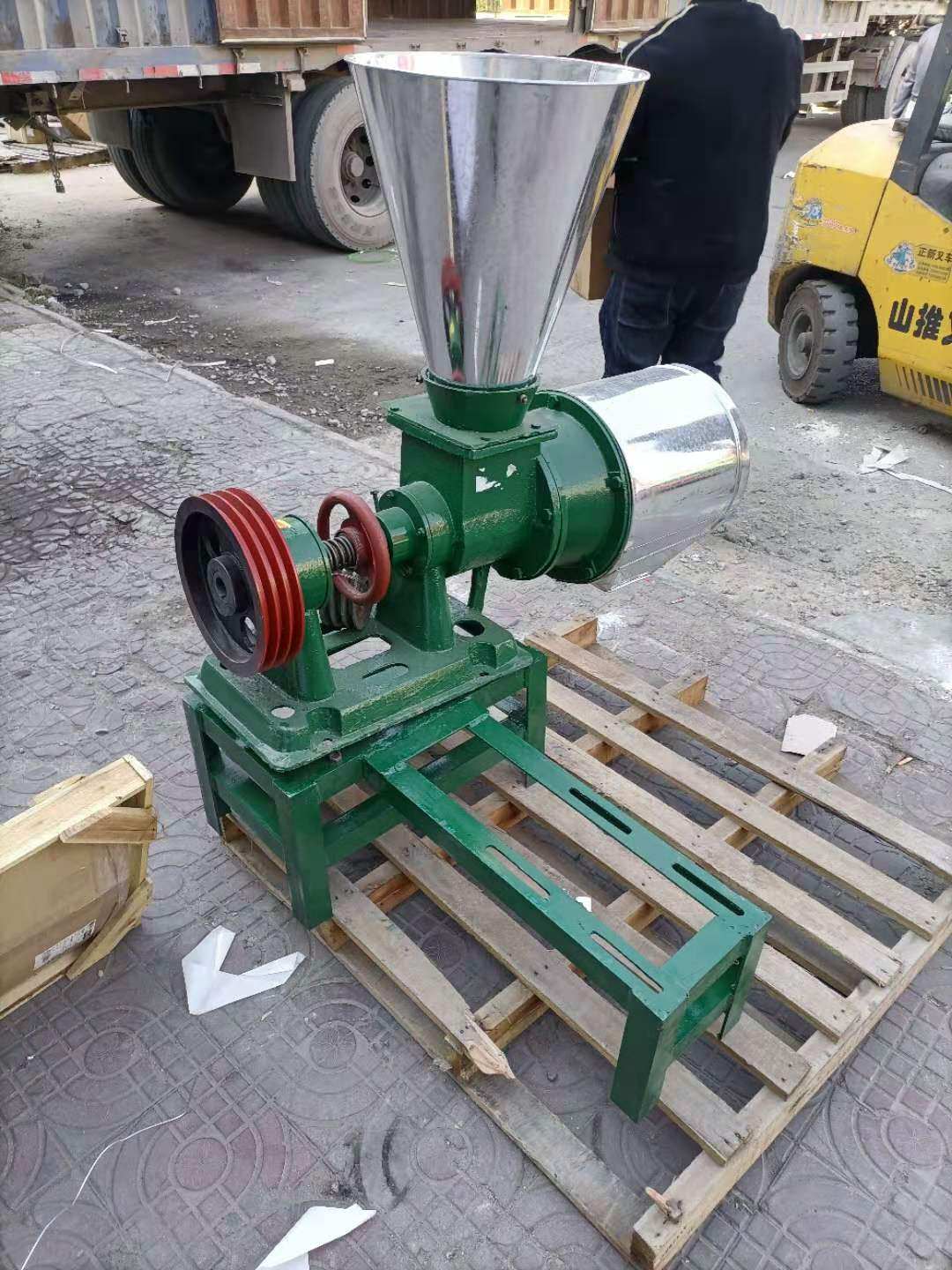 278型五谷杂粮磨面机新型小麦出麸子打面粉机 锥形玉米面粉机价格