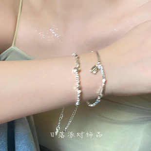 碎银几两闪闪小众设计感爱心方牌叠戴手链女2024年新款银色手链