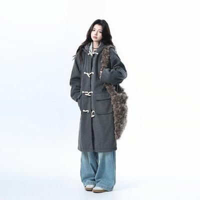 大尺码女装胖mm高级感牛角扣连帽呢子大衣女覆古氛围感加厚毛呢外