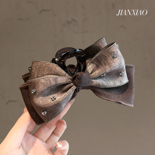 日韩秋日限定美拉德色系鲨鱼夹氛围感咖色抓夹蝴蝶结水钻通勤发抓