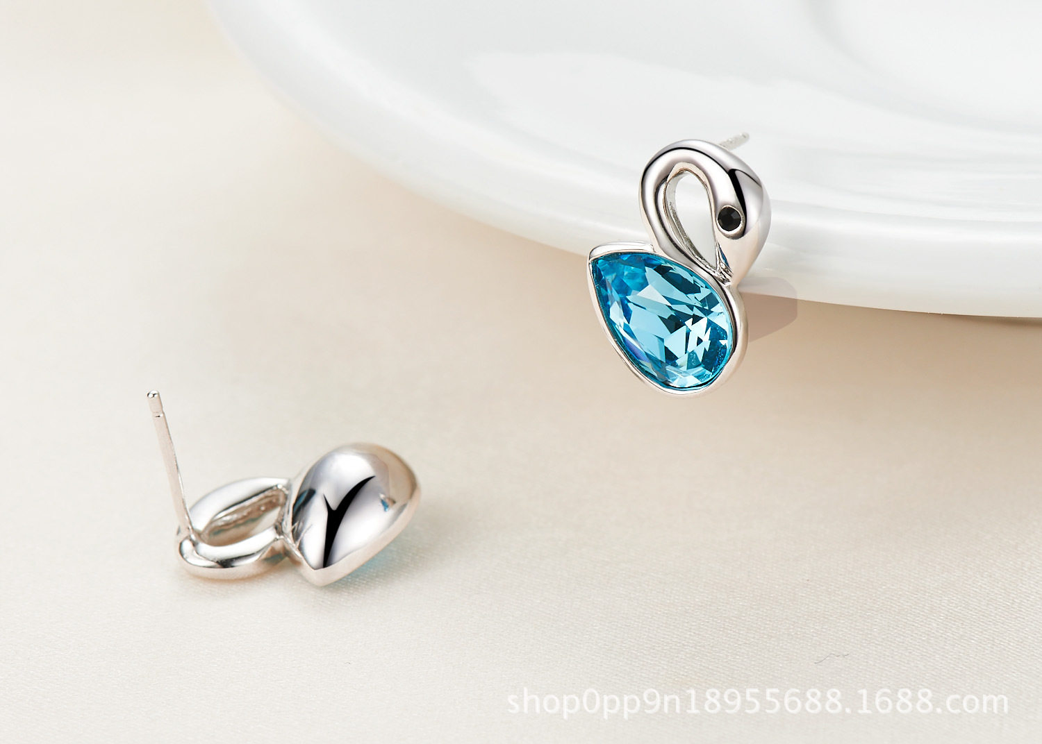 外贸跨境纯银天鹅元素耳钉气质欧美水晶小S925镶嵌耳环施华洛