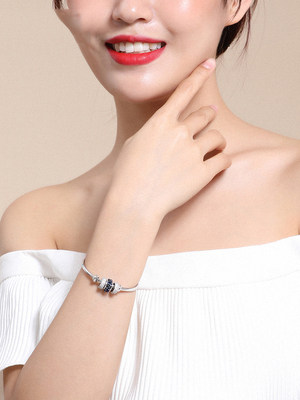 饰品采用开口手链元素冷淡风施华手镯女水晶洛世奇小众女士手网红