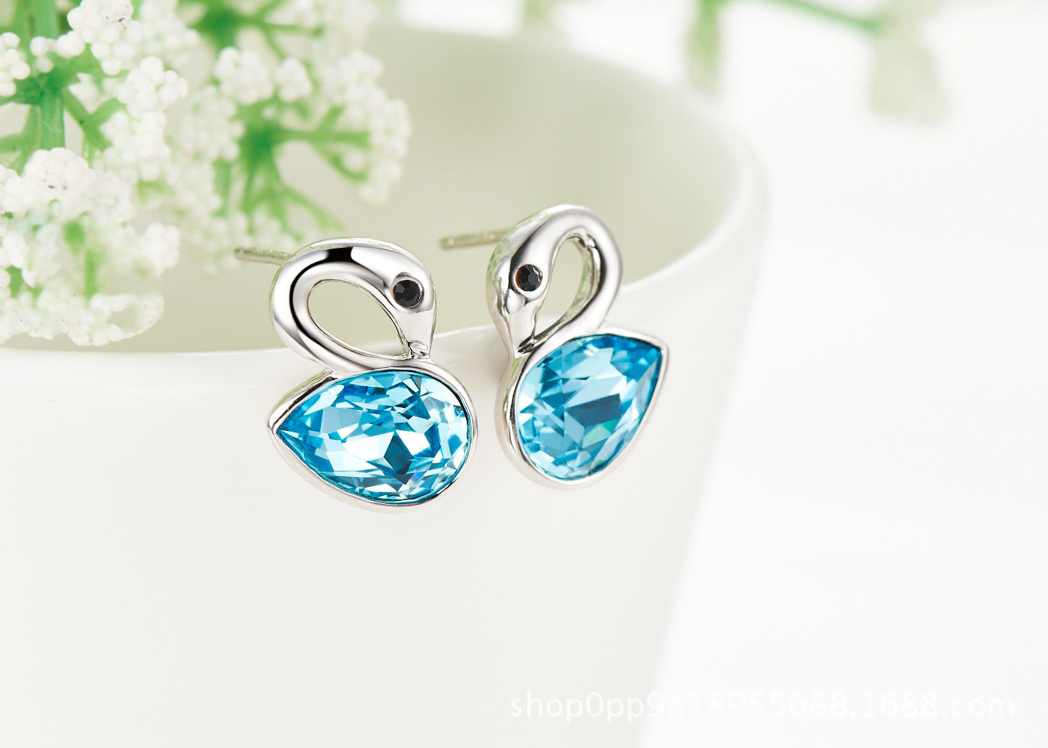 气质晶小外贸纯银跨境S925欧美元素洛水天鹅耳环耳钉镶嵌施华