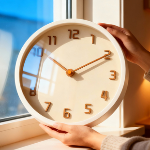 挂钟客厅2025新款 家用静音简约挂表免打孔挂墙石英时钟表高端大气