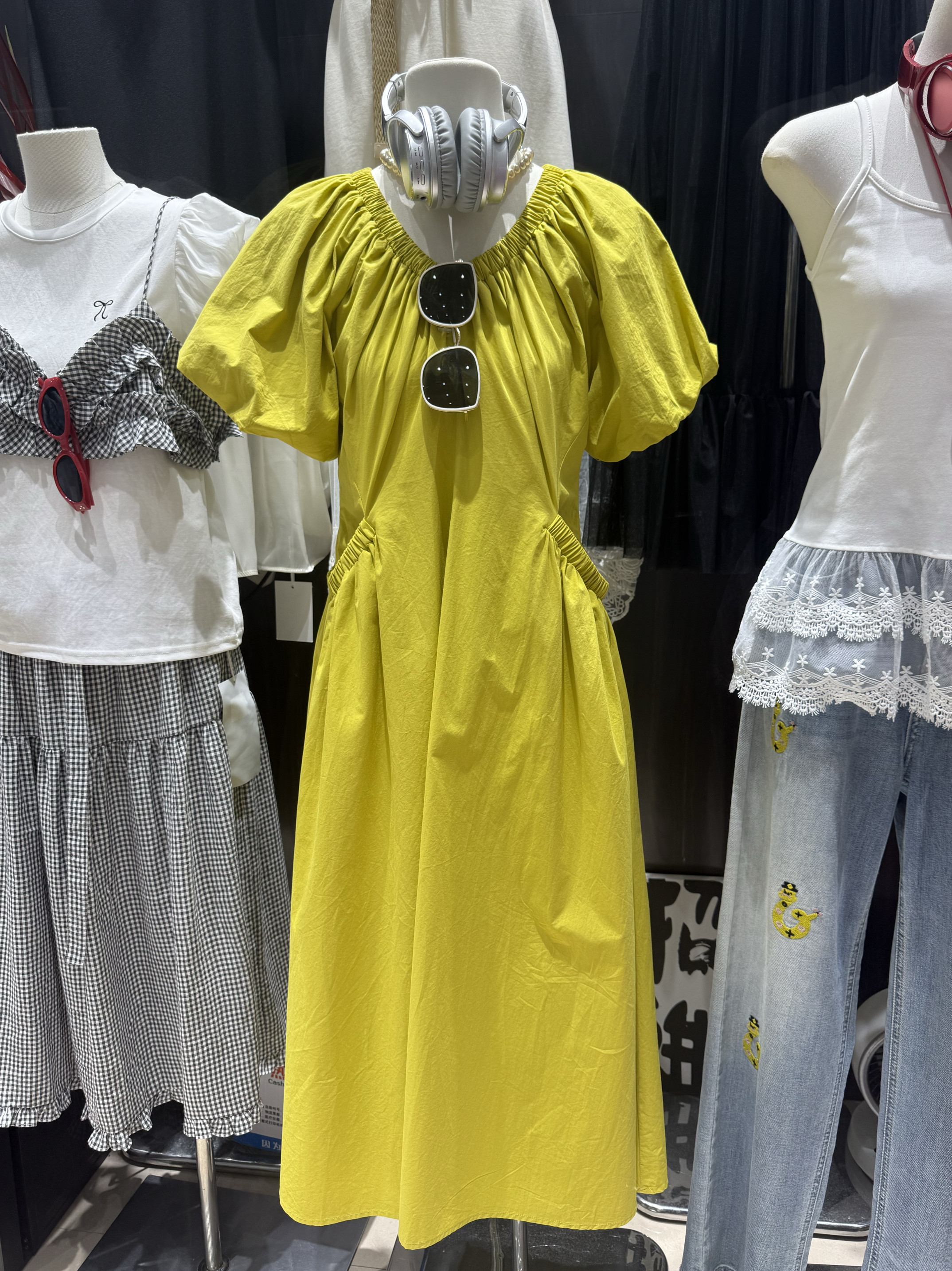 2025夏季新款欧货纯棉女装设计感V领收腰纯色泡泡袖洋气连衣裙