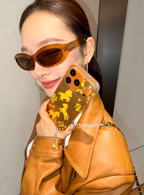 由里公园ins小众好运发财金色小马挂件17适用17pro苹果17ProMax手机壳iPhone16全包14新款16Promax保护套13女