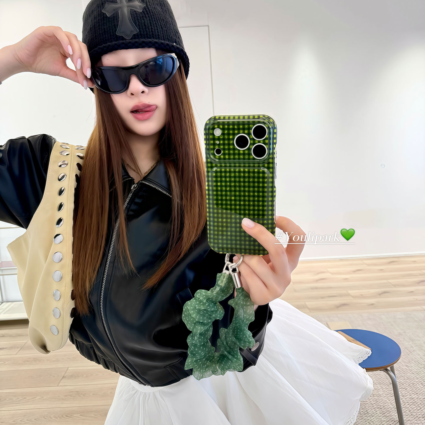 由里公园ins韩系少女复古松雾绿调格纹挂绳17适用18pro苹果18ProMax手机壳iPhone16全包14新款16Promax保护套