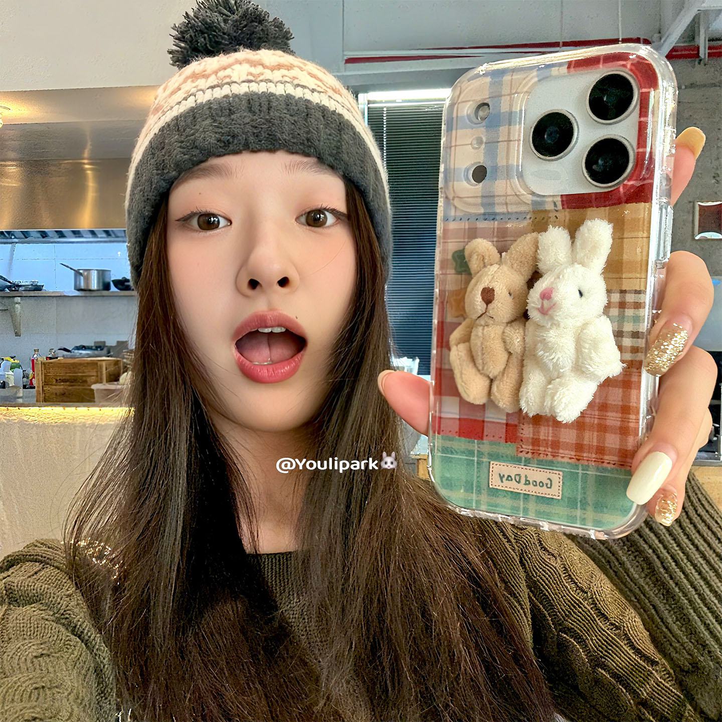 由里公园ins韩系拼接格纹可爱毛绒兔子17适用17pro苹果17ProMax手机壳iPhone16全包14新款16Promax保护套13女
