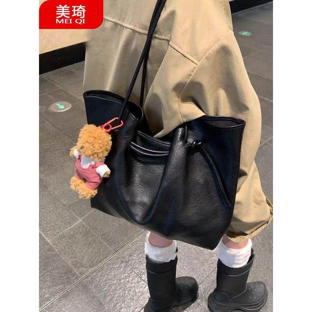 高级感复古黑色托特包女2026新款大容量单肩包通勤包包女