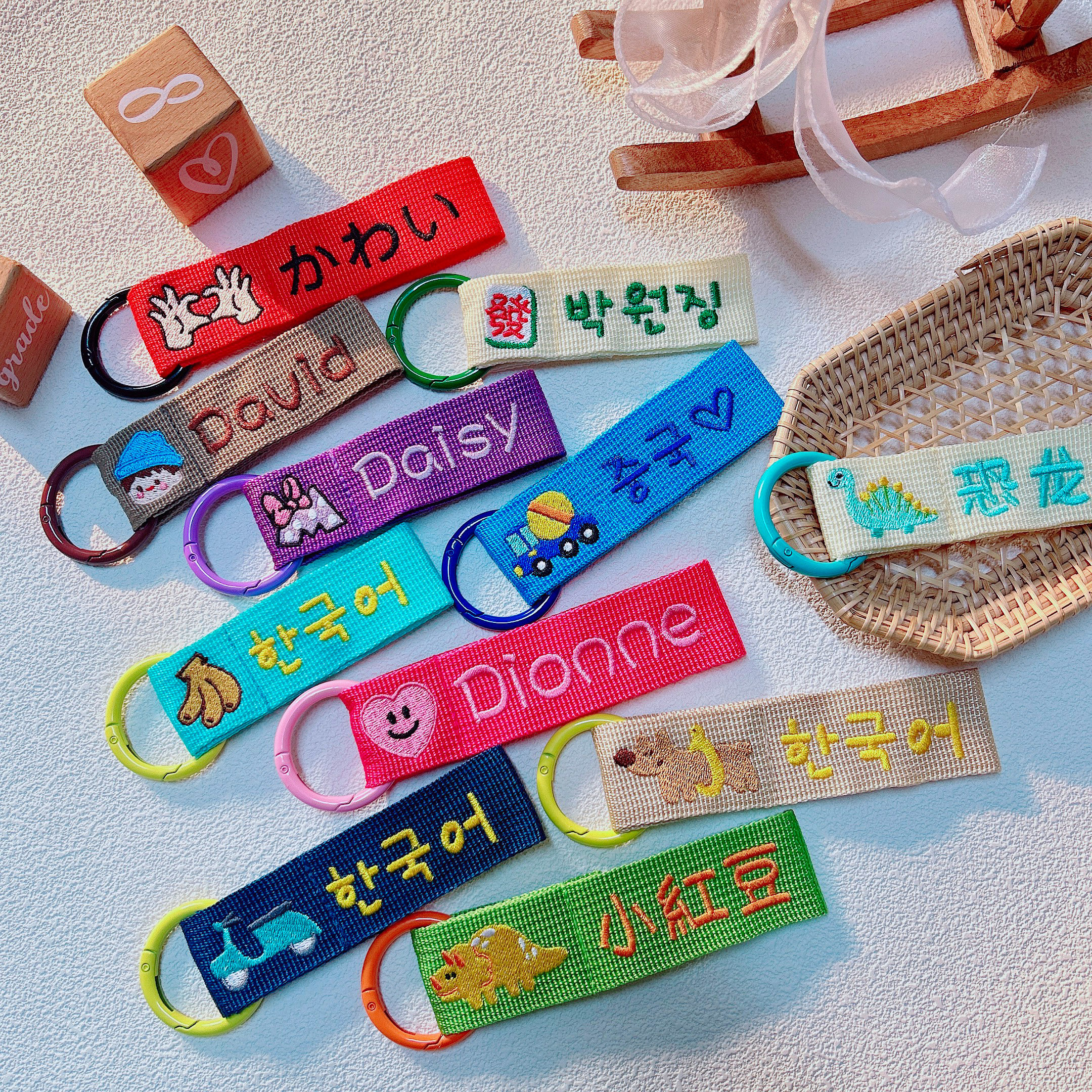 幼儿园书包防丢名字挂牌彩色织带钥匙扣刺绣姓名定制男孩女孩礼物