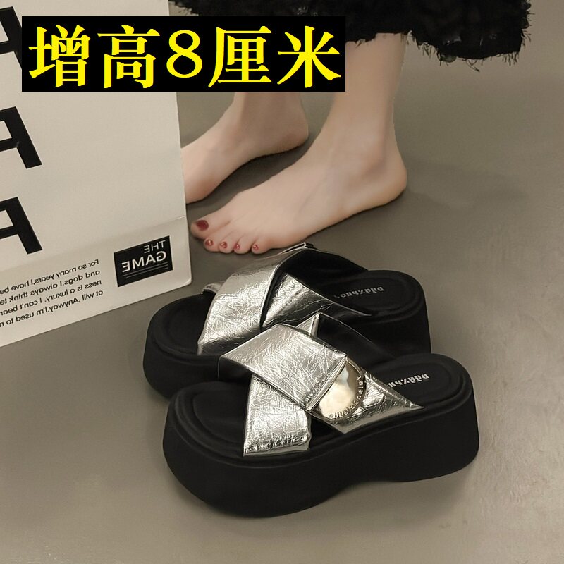 小个子增高踩屎感凉拖鞋女夏季外穿2026新款真皮软底松糕厚底凉鞋