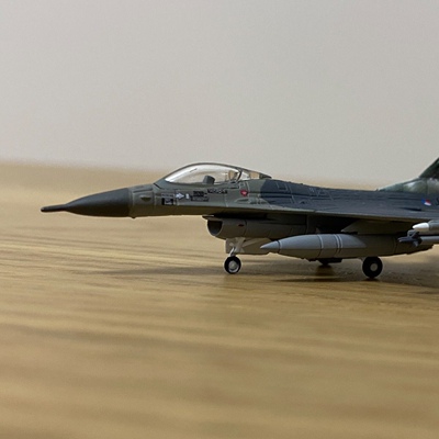 Herpa 1/200 F16荷兰空军狩猎女神狄安娜涂装，合金材质，细节精