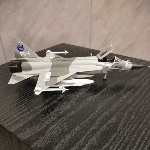 1/72 巴基斯坦JF17 枭龙战斗机，快递如有掉件需买家具有修复能力