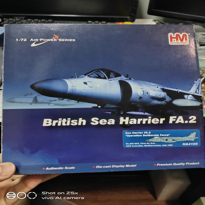 HM HA4105，英国海鹞 FA.2垂直起降战斗机，柜蔵99新回盒，全配