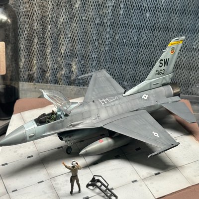F16-C  block 30“SW”样式的F-16战斗机属于美国空军第17战斗