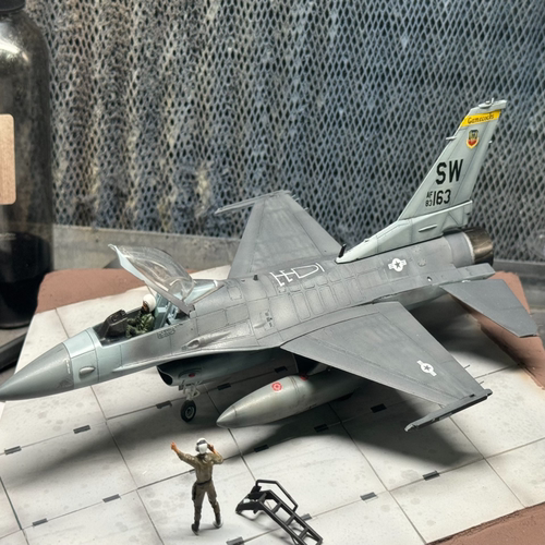 F16-C  block 30“SW”样式的F-16战斗机属于美国空军第17战斗