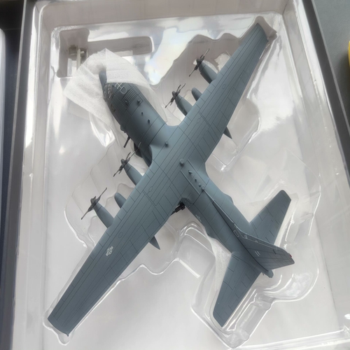 急出! s14 1:144  ac130带原装盒 瑕疵:底部连接dlc地台的塑料