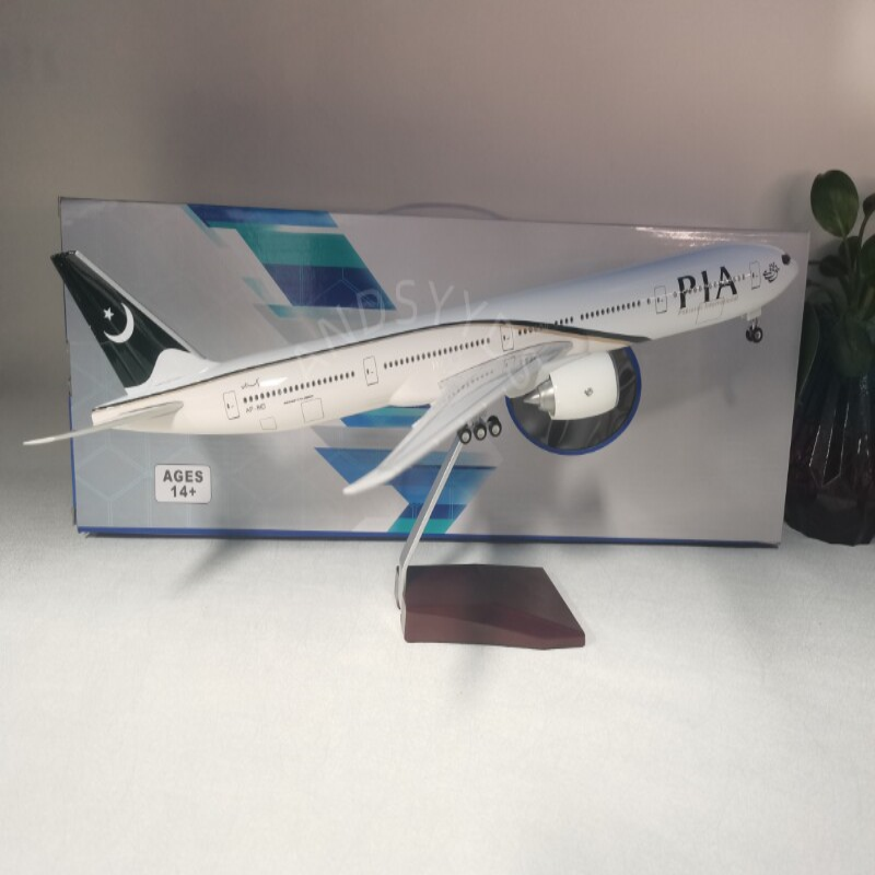 巴基斯坦航空Scale 1:157 47cm B777 PIA飞机模型带灯带轮摆件巴