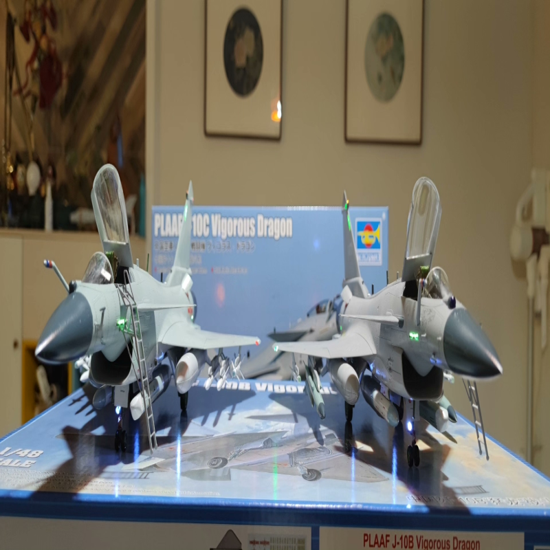 歼10小号手1/48 歼10B，歼十C 战斗机模型，型号不同挂载不同，具