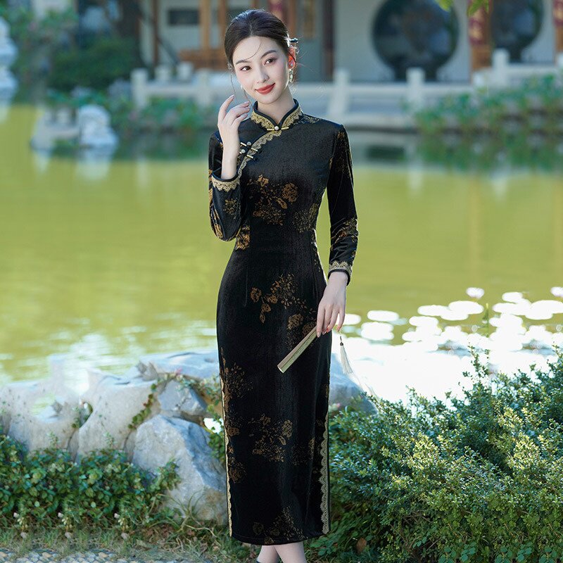 2026新款黑色丝绒国风中式长款秋季长袖旗袍改良年轻款女复古