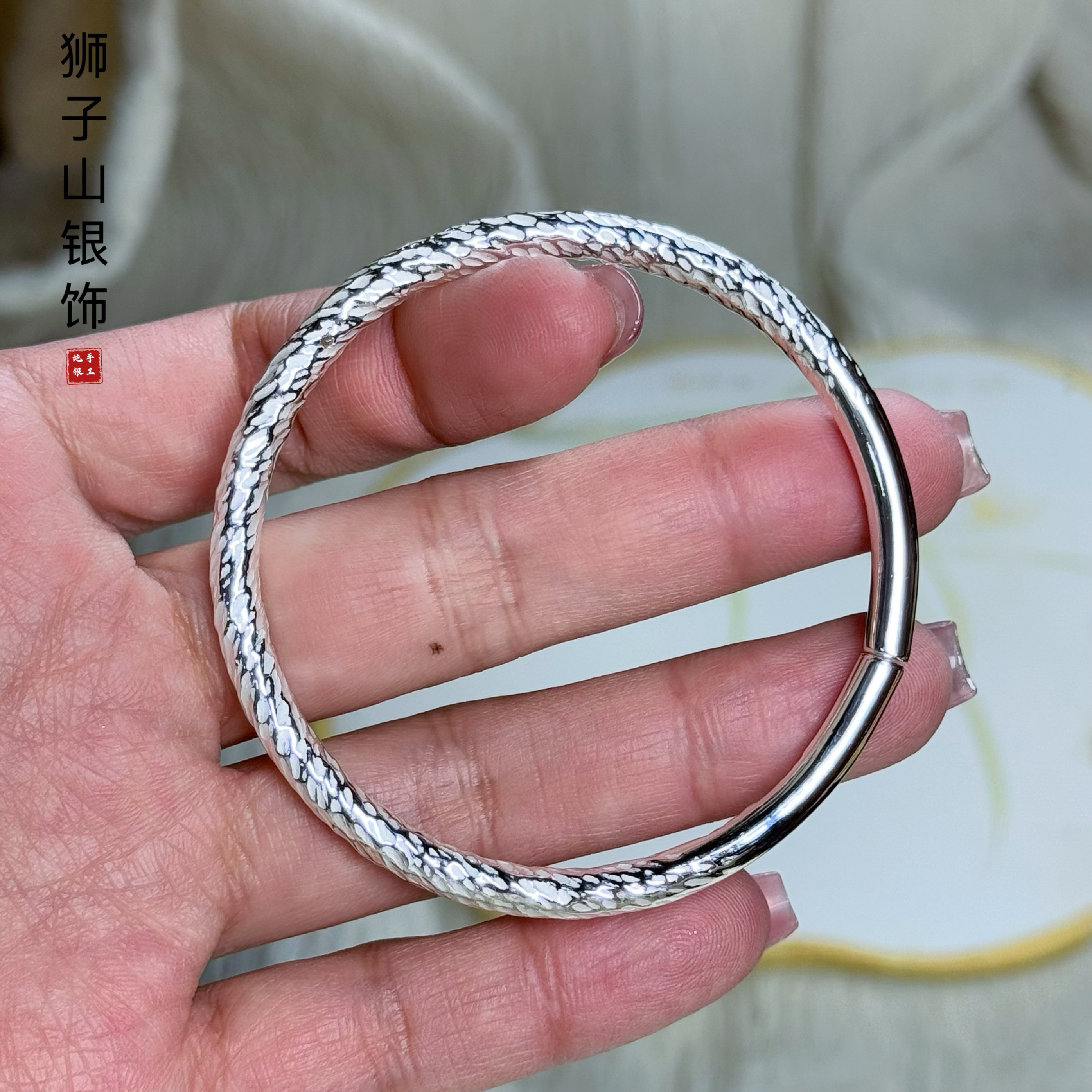 锤纹小圆条足银定制清新手镯