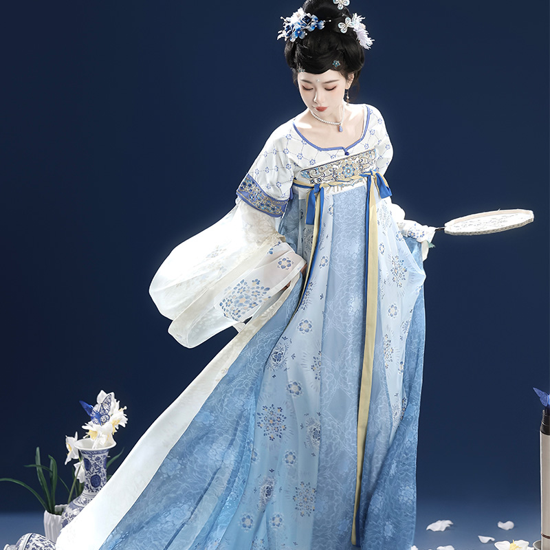 茵卡蕾青花瓷原创唐制齐胸汉服女中国风超仙气襦裙套装春夏款日常