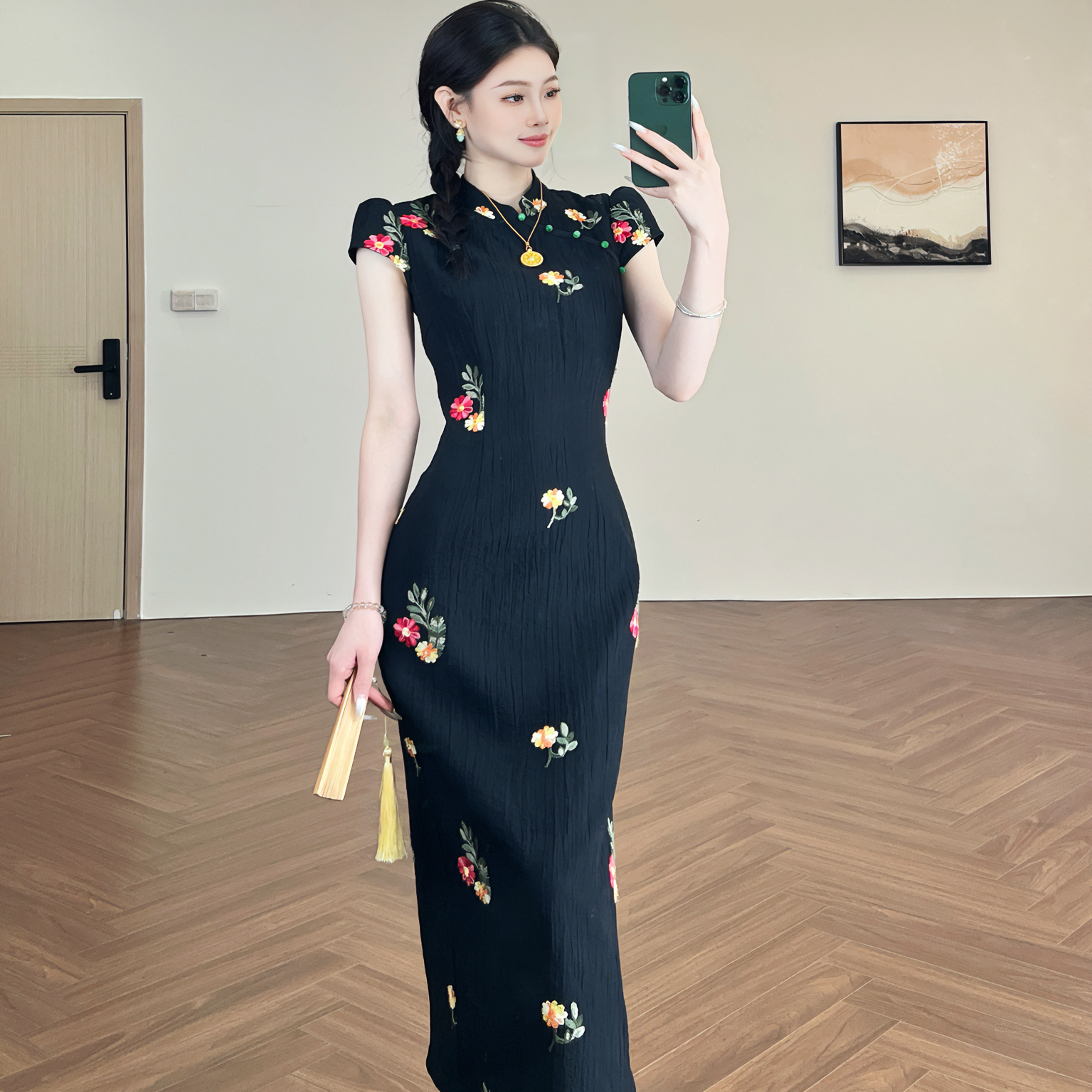 黑色新中式改良旗袍女夏季2025年新款气质收腰显瘦高级感刺绣裙子
