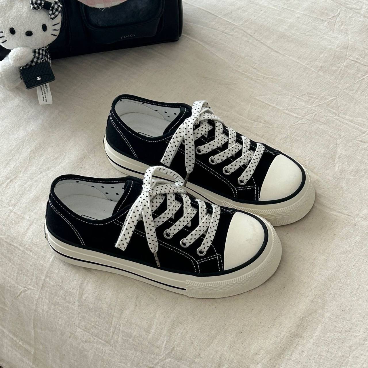 女童学生低帮帆布鞋2026新款白色波点鞋带厚底增高百搭休闲板鞋潮