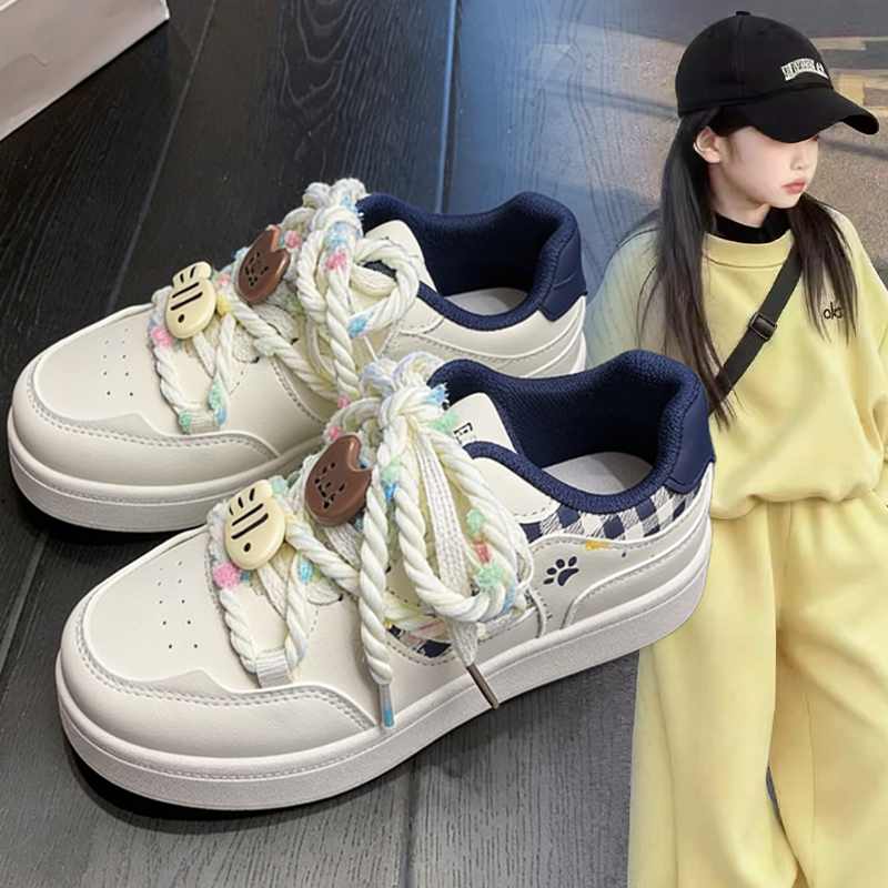 女童时尚潮款韩版厚底学生板鞋2026春季新款卡通甜美装饰休闲鞋女