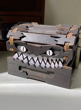 很凶狠的箱子小心被咬怪物宝箱