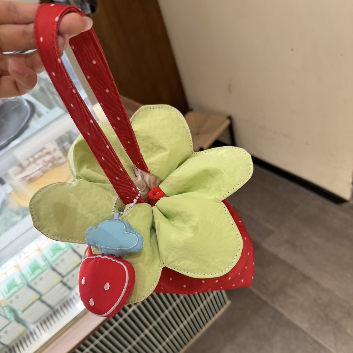 春夏多巴胺草莓波点手提斜挎包