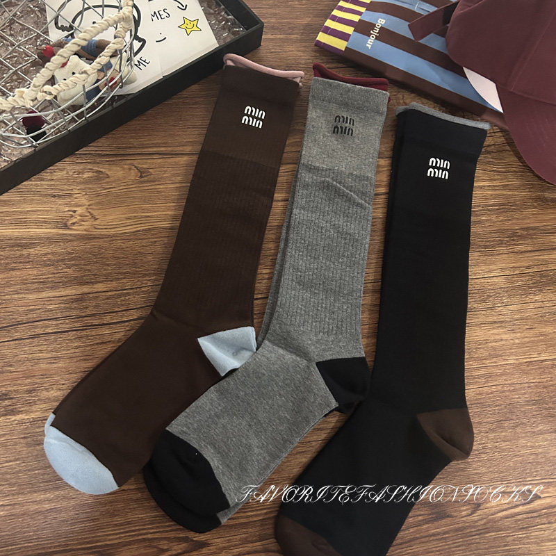 欧货秋季m字母缪系竖拼色小腿袜女莫兰蒂色显瘦百搭穿搭高筒袜潮