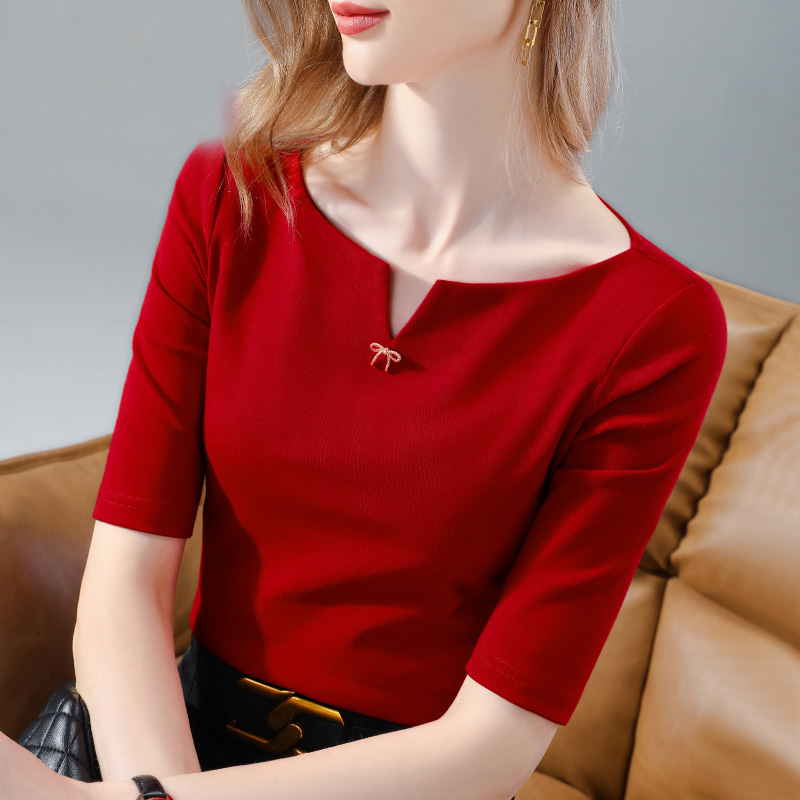 红色短袖T恤女夏2025新款设计感小众修身显瘦气质五分袖v领上衣女