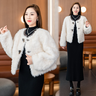 高级感皮毛一体短款毛毛外套女士冬装新款洋气质保暖白色皮草大衣
