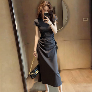 法式灰色短袖连衣裙女2026新款夏季漂亮设计感抽绳收腰显瘦长裙子