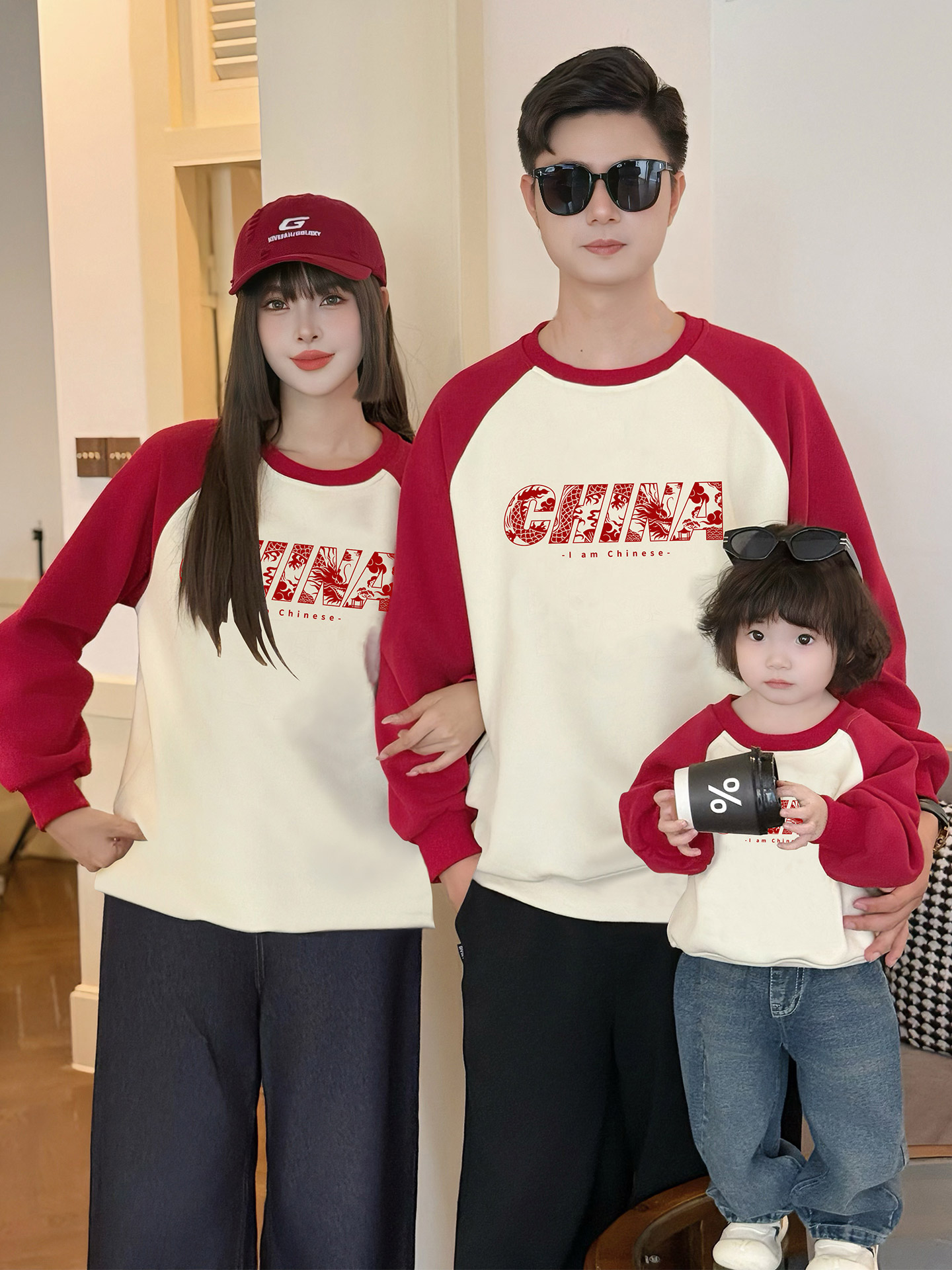 亲子装一家三口酒红色卫衣2025新款秋冬季母子母女运动会家庭活动