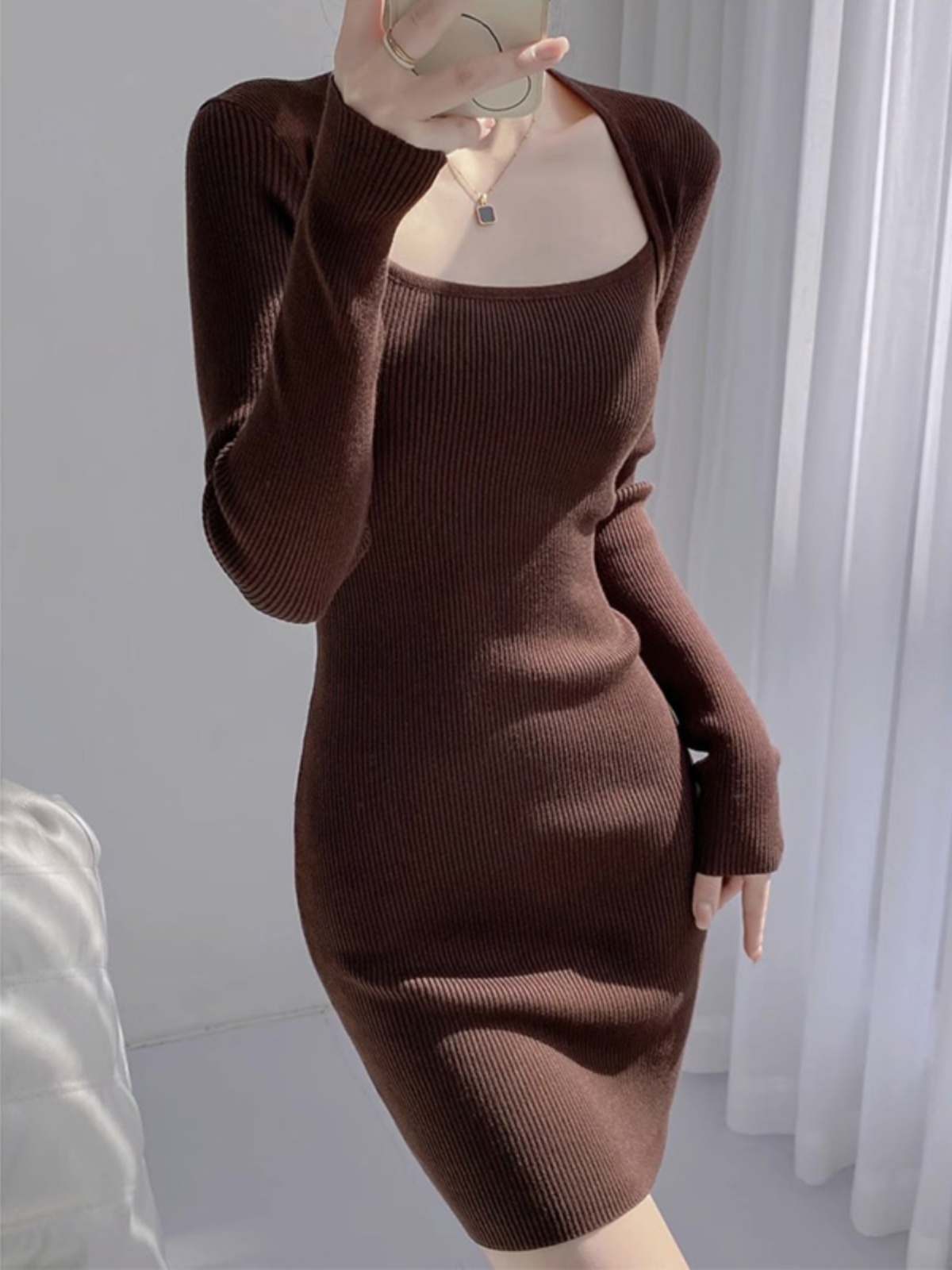 针织方领连衣裙女秋冬内搭修身显瘦收腰中长款咖色打底毛衣包臀裙