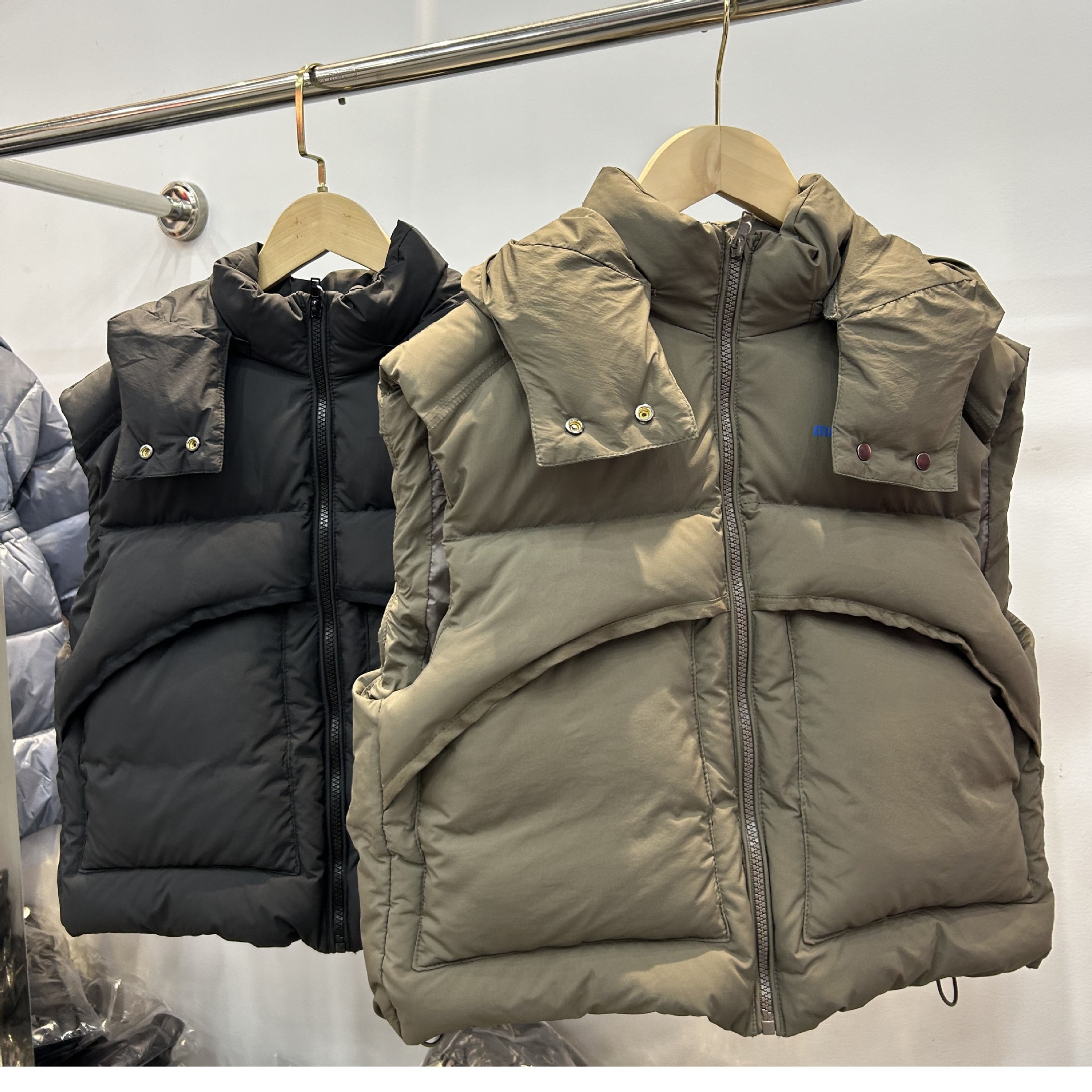 儿童连帽羽绒马甲女童男童外穿秋冬季新款宽松白鸭绒马夹加厚背心