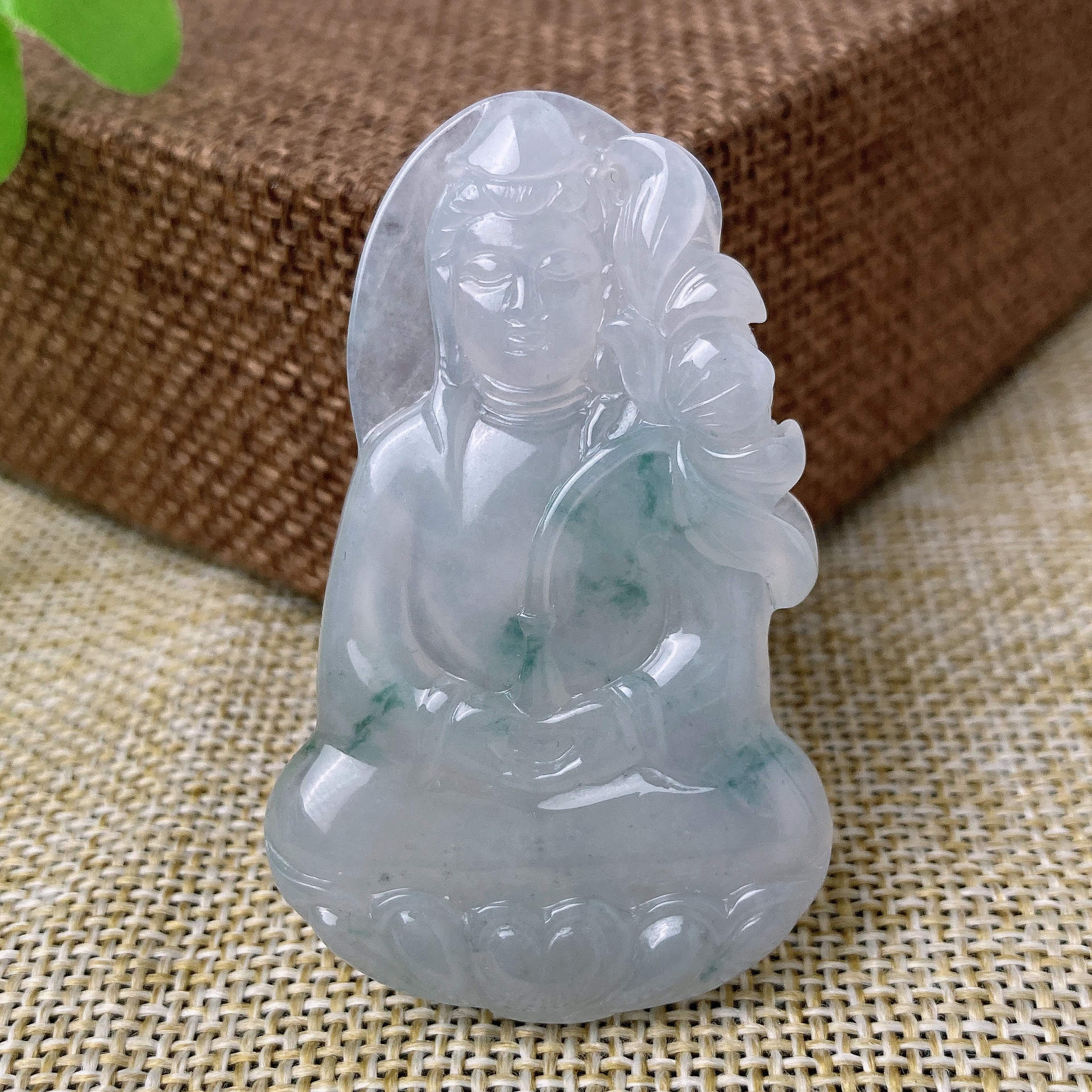 天然翡翠冰润飘花莲花观音吊坠缅甸翡翠A货水润细腻带证书