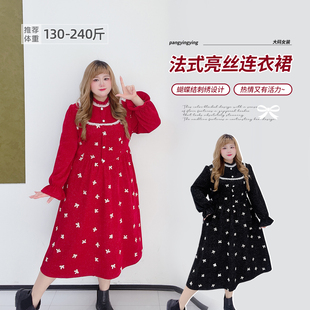 新年战袍高级感帝政风亮丝胖莹莹大码女装收腰撞色刺绣红色连衣裙