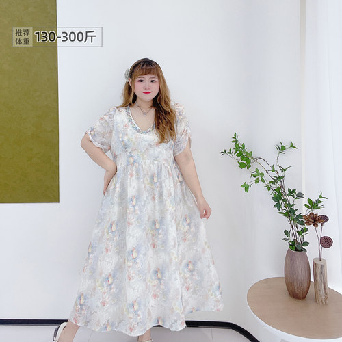 大码轻奢重工刺绣花朵显瘦连衣裙