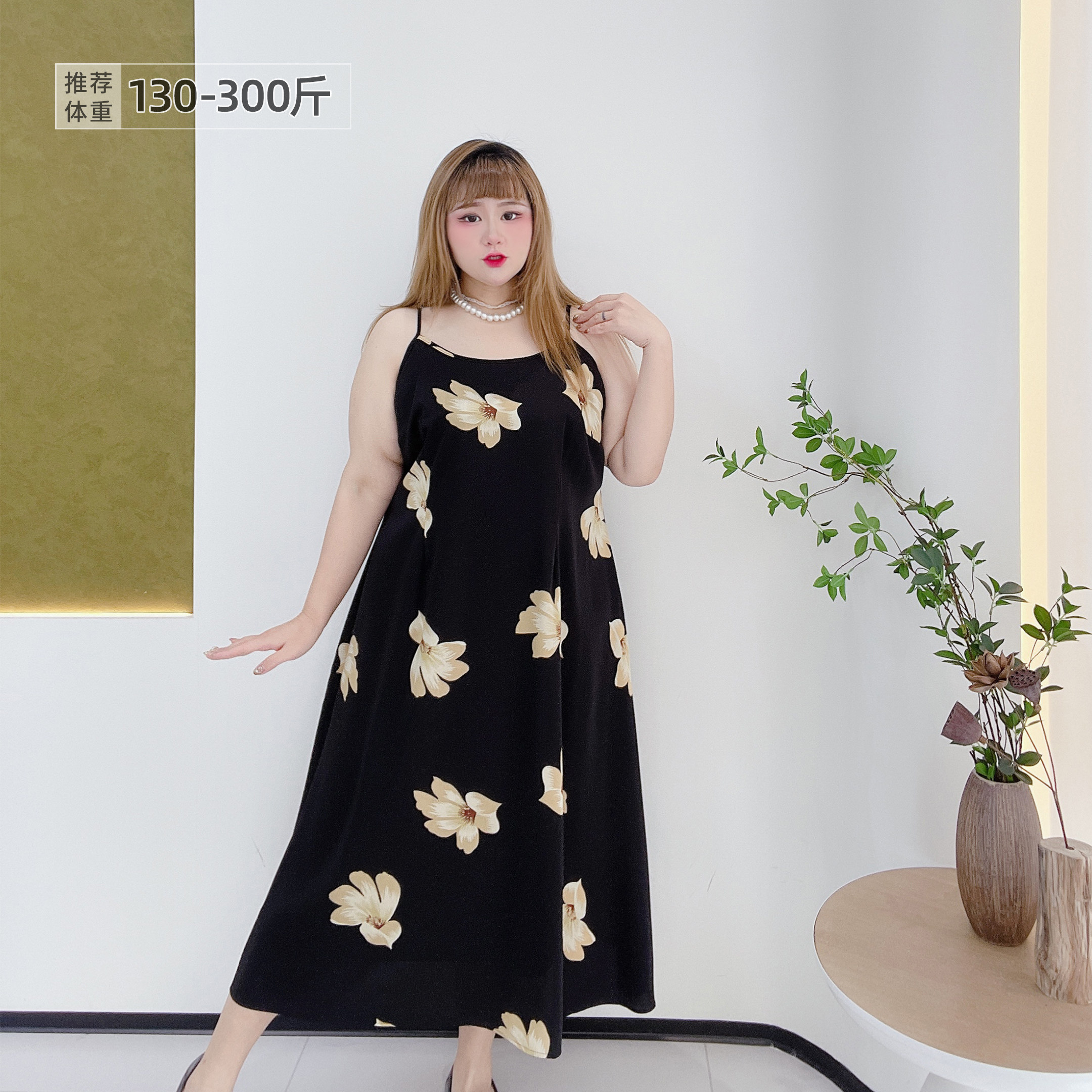 300斤胖莹莹大码女装法式甜美花朵吊带裙内搭叠穿长裙显瘦连衣裙,女装/女士精品,大码连衣裙,淘宝优惠券,粉丝福利购,淘宝优惠卷