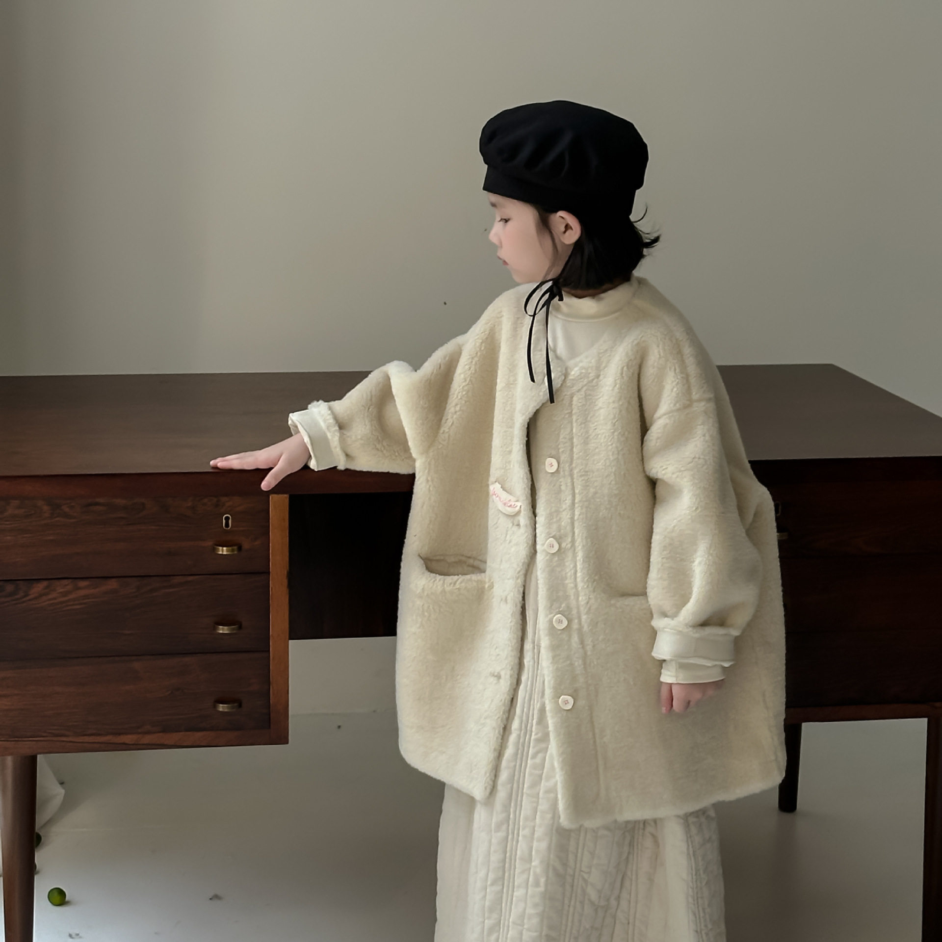 2025冬款可爱女童韩版米色休闲皮毛一体大衣儿童加厚皮草毛毛外套