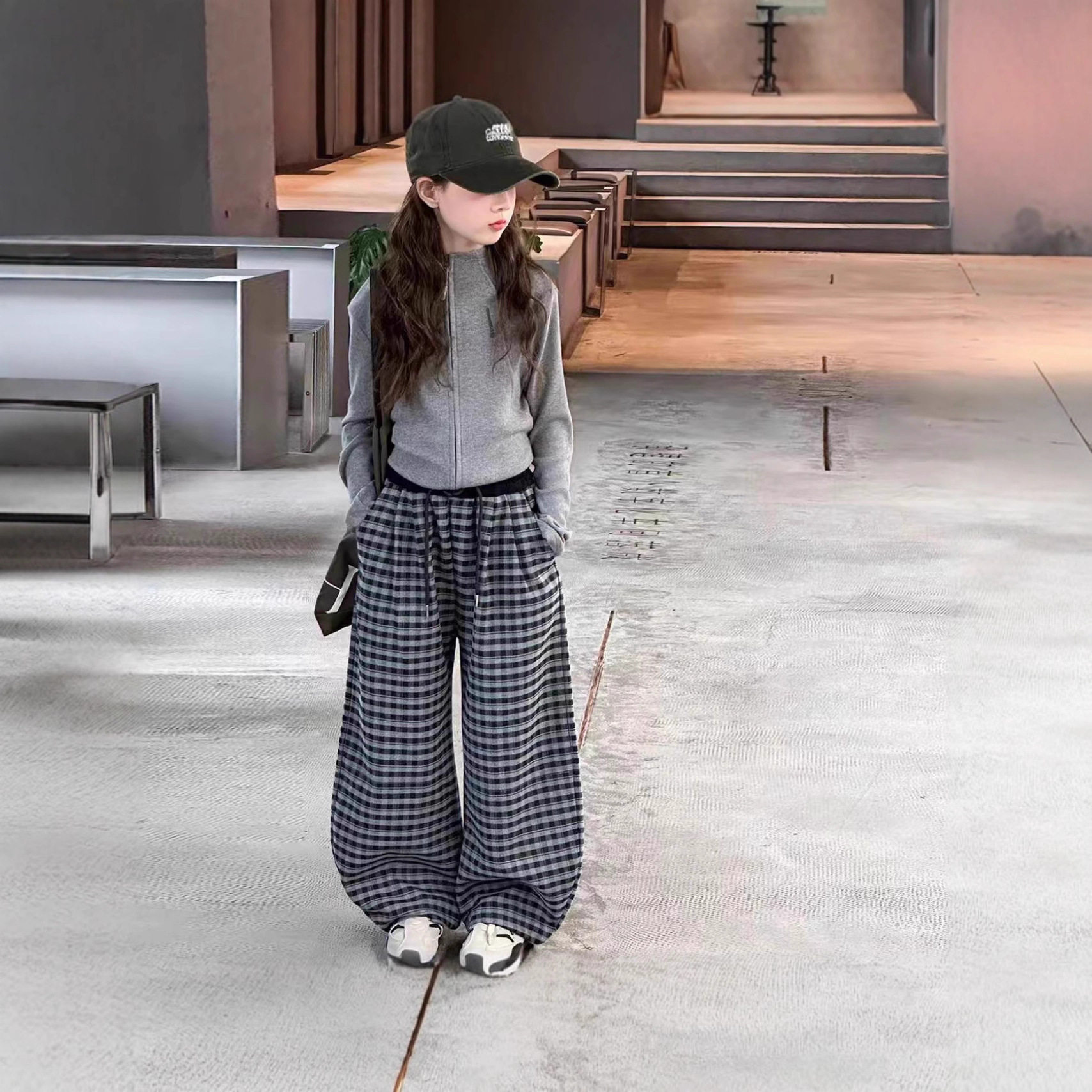 女童套装2026秋季新款休闲纯色拉链上衣格子弯刀裤休闲百搭两件套