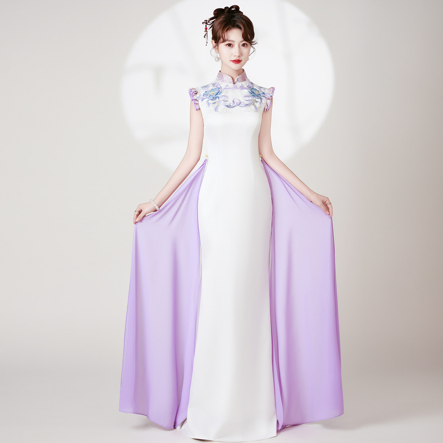 白色古典舞国风飘逸古筝演奏礼服鱼尾开衩改良旗袍模特走秀演出服