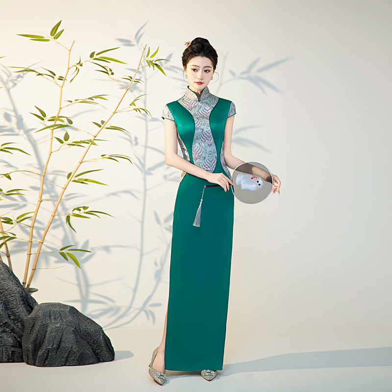 诗贝茉优雅走秀修身中式